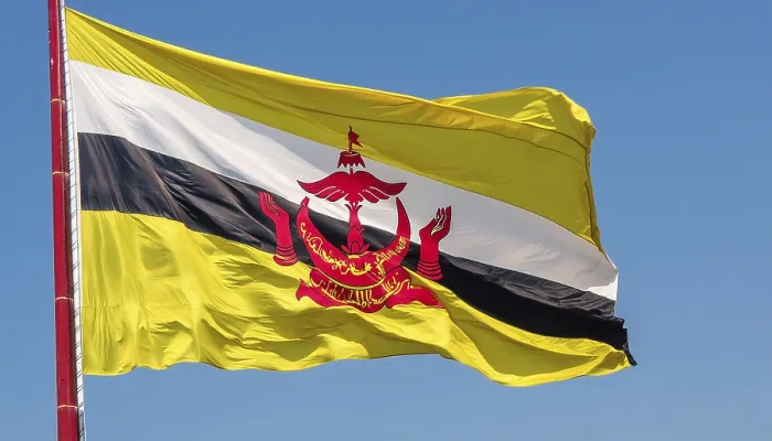 Gerahmter Druck : Die Flagge von Brunei flattert im Wind.