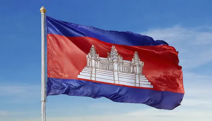 Gerahmter Druck : Die Flagge von Kambodscha weht im Wind. Gerahmter Druck : Die Flagge von Kambodscha weht im Wind.