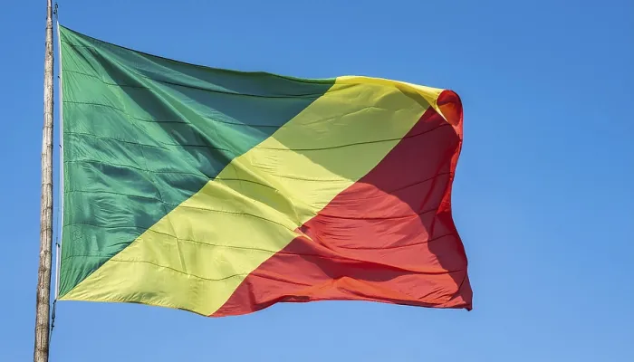 Gerahmter Druck : Die Flagge des Kongo flattert im Wind. Gerahmter Druck : Die Flagge des Kongo flattert im Wind.