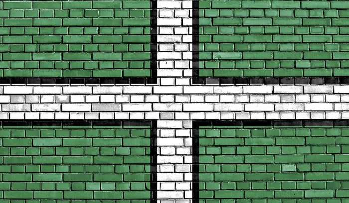 Gerahmter Druck : Flagge von Devon auf Ziegelmauer gemalt.