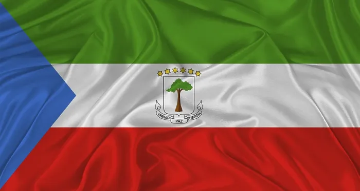 Gerahmter Druck : Flagge von Äquatorialguinea auf Baumwolltextur. Gerahmter Druck : Flagge von Äquatorialguinea auf Baumwolltextur.