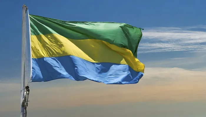 Gerahmter Druck : Die Flagge Gabuns weht in der Wind. Gerahmter Druck : Die Flagge Gabuns weht in der Wind.