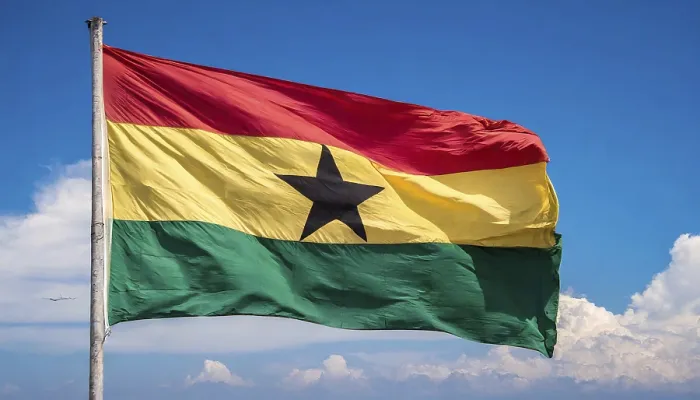 Gerahmter Druck : Die Flagge Ghanas flattert im Wind. Gerahmter Druck : Die Flagge Ghanas flattert im Wind.