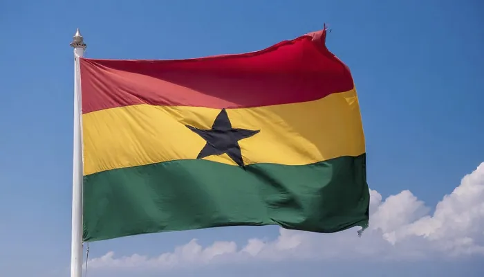 Gerahmter Druck : Die Flagge Ghanas flattert im Wind. Gerahmter Druck : Die Flagge Ghanas flattert im Wind.