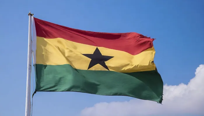Gerahmter Druck : Die Flagge Ghanas flattert im Wind. Gerahmter Druck : Die Flagge Ghanas flattert im Wind.