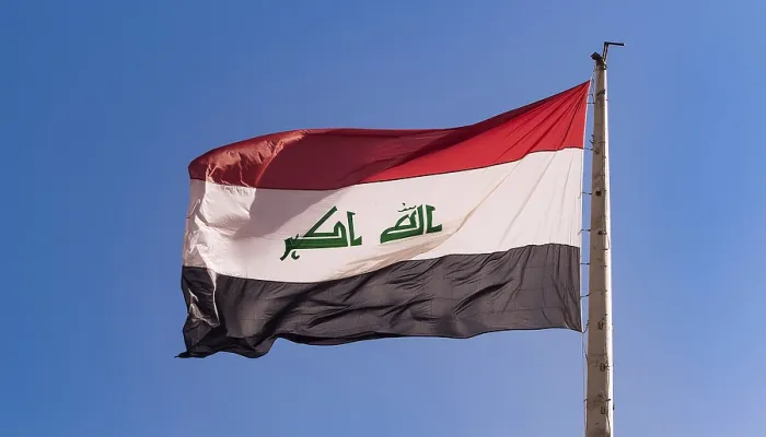 Gerahmter Druck : Die Flagge des Irak flattert im Wind. Gerahmter Druck : Die Flagge des Irak flattert im Wind.