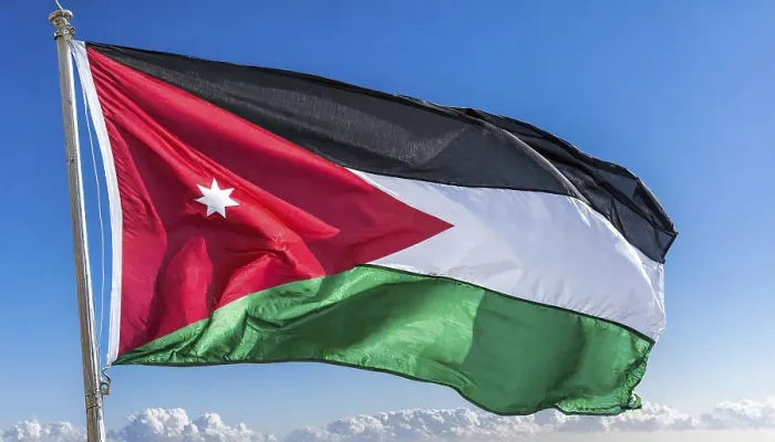 Gerahmter Druck : Die Flagge Jordaniens flattert im Wind. Gerahmter Druck : Die Flagge Jordaniens flattert im Wind.