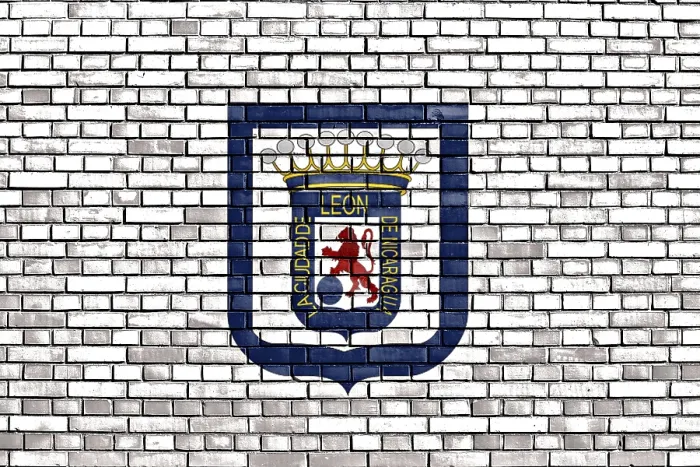 Gerahmter Druck : Flagge von León auf Ziegelmauer. Gerahmter Druck : Flagge von León auf Ziegelmauer.