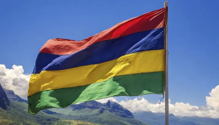 Gerahmter Druck : Das Flagge von Mauritius, flattert im Wind. Gerahmter Druck : Das Flagge von Mauritius, flattert im Wind.