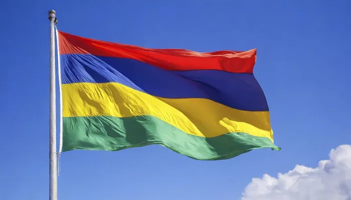 Gerahmter Druck : Die Flagge von Mauritius weht im Wind. Gerahmter Druck : Die Flagge von Mauritius weht im Wind.