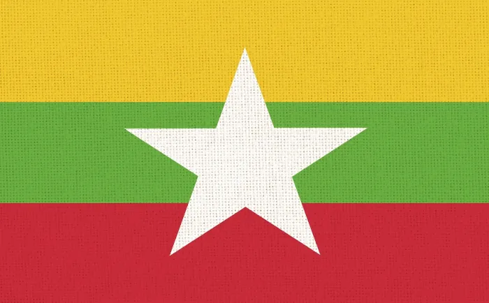 Gerahmter Druck : Flagge von Myanmar auf Stoffoberfläche Gerahmter Druck : Flagge von Myanmar auf Stoffoberfläche