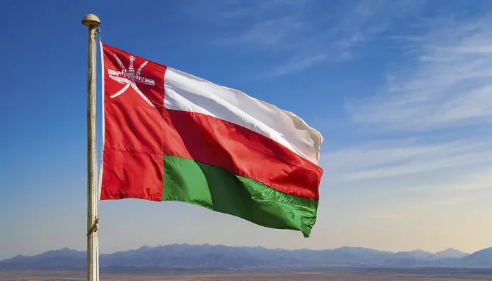 Gerahmter Druck : Die Flagge des Oman flattert im Wind. Gerahmter Druck : Die Flagge des Oman flattert im Wind.