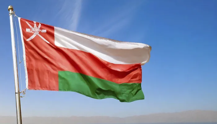 Gerahmter Druck : Die Flagge des Oman weht im Wind. Gerahmter Druck : Die Flagge des Oman weht im Wind.
