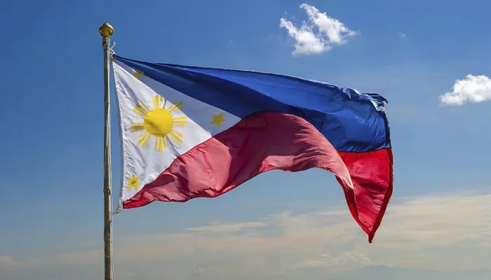 Gerahmter Druck : Das Flagge der Philippinen, flatternd im Wind. Gerahmter Druck : Das Flagge der Philippinen, flatternd im Wind.