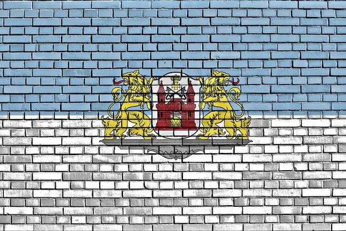 Gerahmter Druck : Flagge von Riga auf Ziegelmauer gemalt. Gerahmter Druck : Flagge von Riga auf Ziegelmauer gemalt.