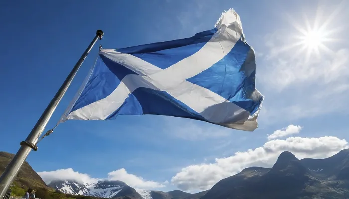 Gerahmter Druck : Die Flagge Schottlands flattert im Wind. Gerahmter Druck : Die Flagge Schottlands flattert im Wind.