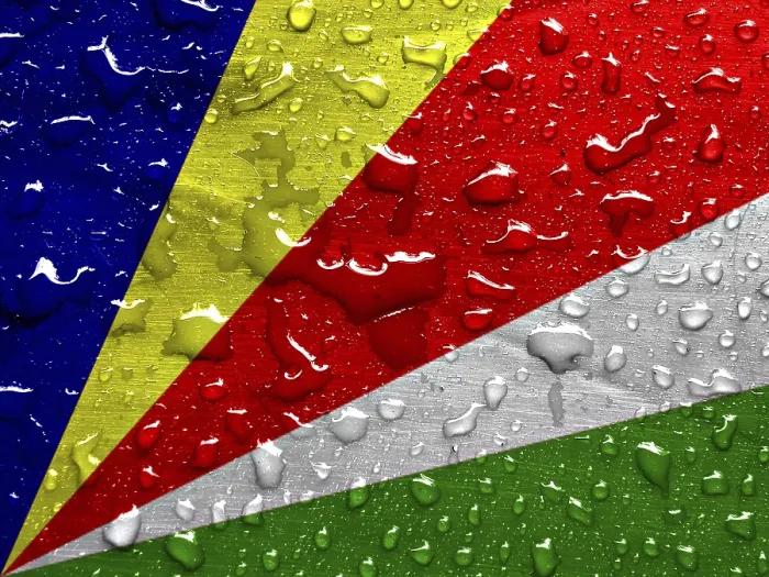 Gerahmter Druck : Flagge der Seychellen mit Regentropfen. Gerahmter Druck : Flagge der Seychellen mit Regentropfen.