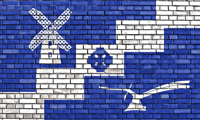 Gerahmter Druck : Flagge von Staining auf Backsteinmauer gemalt. Gerahmter Druck : Flagge von Staining auf Backsteinmauer gemalt.