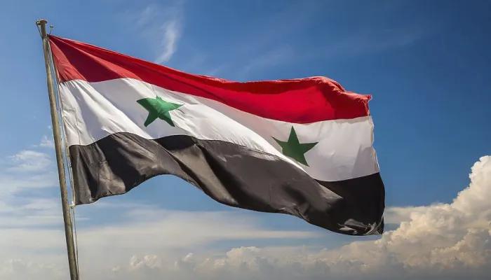 Gerahmter Druck : Die Flagge Syriens flattert im Wind. Gerahmter Druck : Die Flagge Syriens flattert im Wind.
