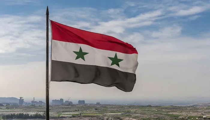 Gerahmter Druck : Die Flagge Syriens flattert im Wind. Gerahmter Druck : Die Flagge Syriens flattert im Wind.