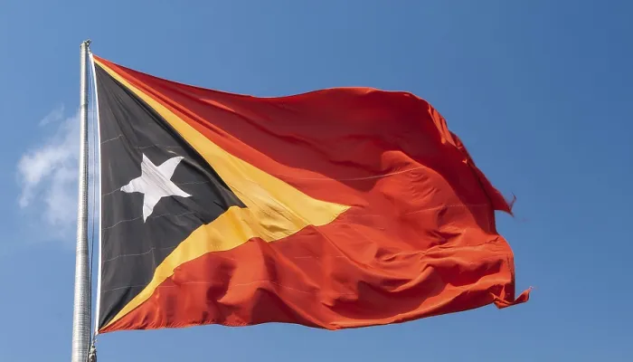 Gerahmter Druck : Das Flagge von Timor weht im Wind. Gerahmter Druck : Das Flagge von Timor weht im Wind.