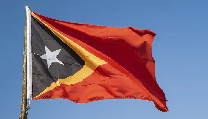 Gerahmter Druck : Das Flagge von Timor weht im Wind. Gerahmter Druck : Das Flagge von Timor weht im Wind.