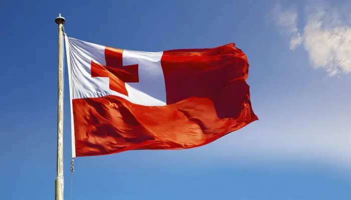 Gerahmter Druck : Das Flagge von Tonga, flatternd im Wind. Gerahmter Druck : Das Flagge von Tonga, flatternd im Wind.