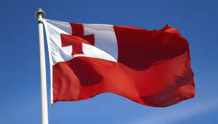 Gerahmter Druck : Die Flagge von Tonga flattert im Wind. Gerahmter Druck : Die Flagge von Tonga flattert im Wind.