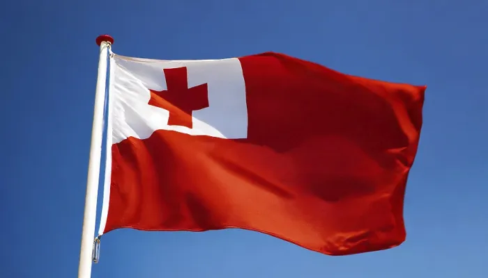 Gerahmter Druck : Die Flagge von Tonga flattert im Wind. Gerahmter Druck : Die Flagge von Tonga flattert im Wind.