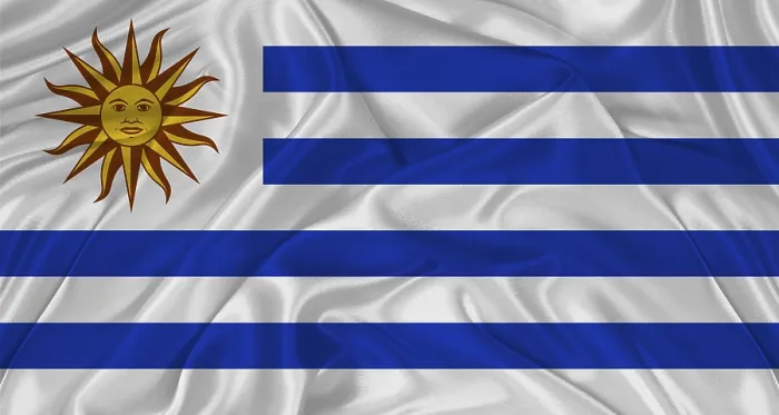 Gerahmter Druck : Flagge Uruguays mit Stofftextur. Gerahmter Druck : Flagge Uruguays mit Stofftextur.