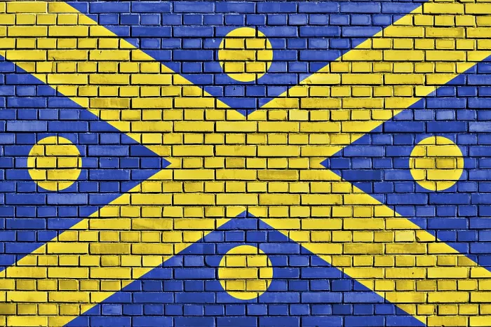 Gerahmter Druck : Flagge von Zingem auf Backsteinwand gemalt. Gerahmter Druck : Flagge von Zingem auf Backsteinwand gemalt.