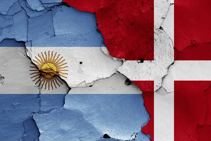 Gerahmter Druck : Flaggen von Argentinien und Dänemark. Gerahmter Druck : Flaggen von Argentinien und Dänemark.
