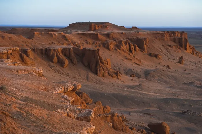 Gerahmter Druck : Brennende Klippen, Gobi-Wüste, Mongolei Gerahmter Druck : Brennende Klippen, Gobi-Wüste, Mongolei