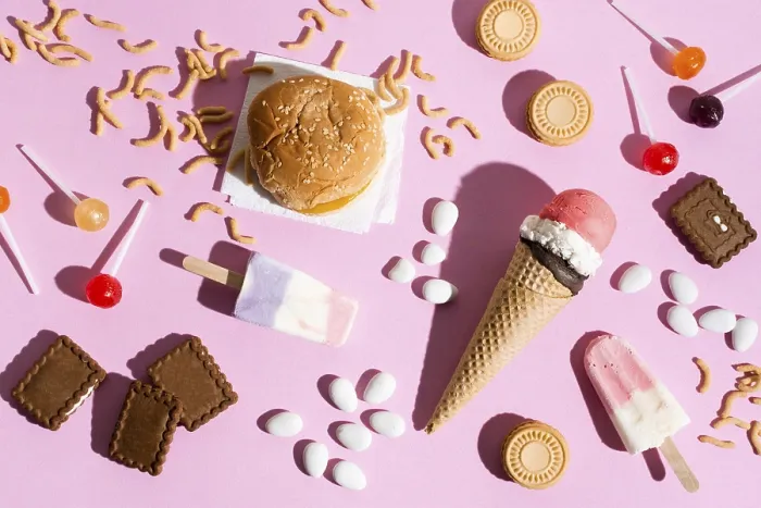 Gerahmter Druck : Süßigkeiten-Burger-Flatlay Gerahmter Druck : Süßigkeiten-Burger-Flatlay