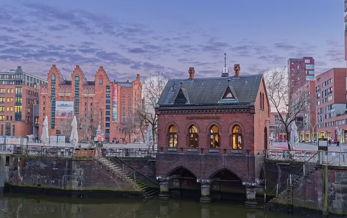 Gerahmter Druck : Das Fleetschlosschen, ein Restaurant. Gerahmter Druck : Das Fleetschlosschen, ein Restaurant.