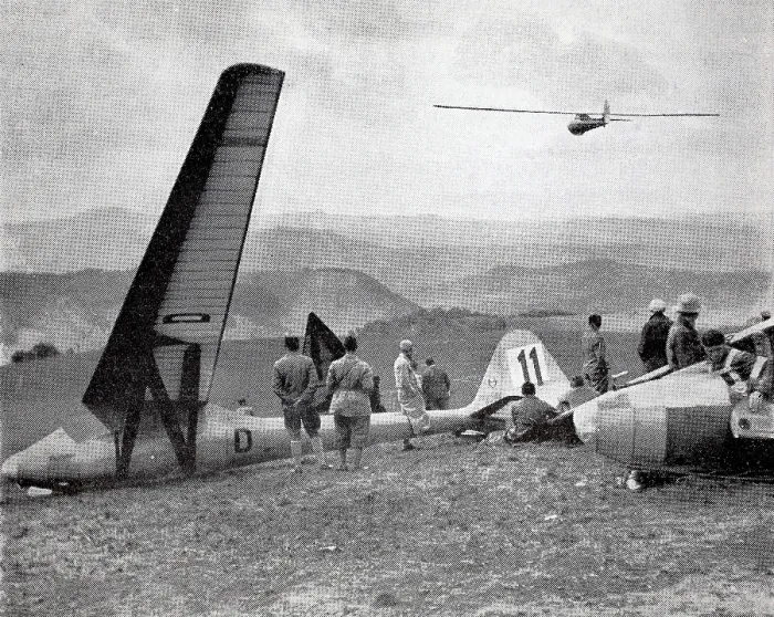 Gerahmter Druck : Flugbetrieb im Rhön. Gerahmter Druck : Flugbetrieb im Rhön.