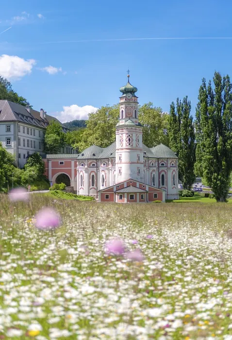 Gerahmter Druck : Blumenwiese vor dem Kloster St. Gerahmter Druck : Blumenwiese vor dem Kloster St.