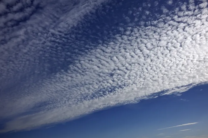 Gerahmter Druck : Weiche Wolken oder Cirrocumuluswolken. Gerahmter Druck : Weiche Wolken oder Cirrocumuluswolken.