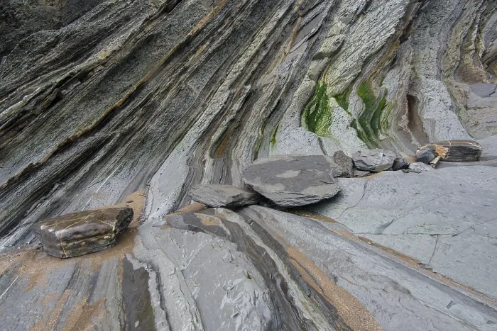 Gerahmter Druck : Flysch, Gesteinslage an der Küste von Deba. Gerahmter Druck : Flysch, Gesteinslage an der Küste von Deba.