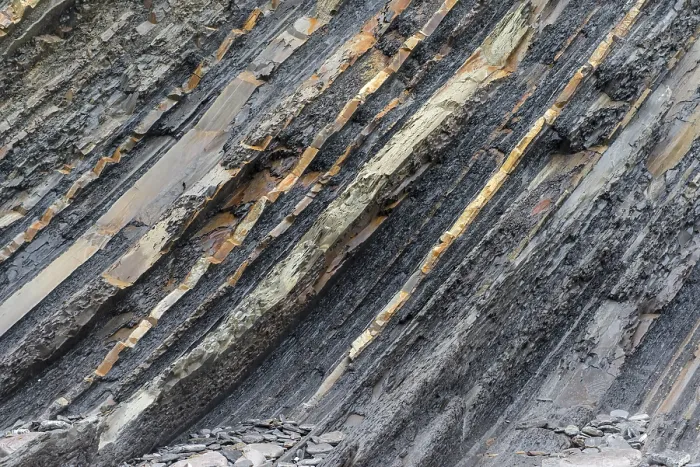 Gerahmter Druck : Flysch, Gesteinsschicht an der Küste von Deba. Gerahmter Druck : Flysch, Gesteinsschicht an der Küste von Deba.