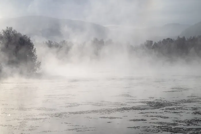 Gerahmter Druck : Der Nebel über dem Fluss Glomma (Glama). Gerahmter Druck : Der Nebel über dem Fluss Glomma (Glama).