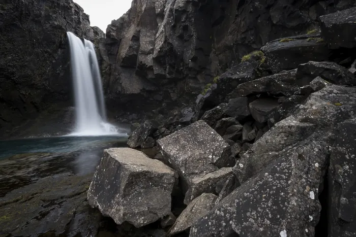 Gerahmter Druck : Folaldafoss-Wasserfall, Berufjörður Gerahmter Druck : Folaldafoss-Wasserfall, Berufjörður