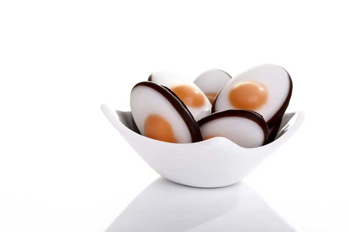 Gerahmter Druck : Fondant-Süßigkeiten, Eier. Gerahmter Druck : Fondant-Süßigkeiten, Eier.