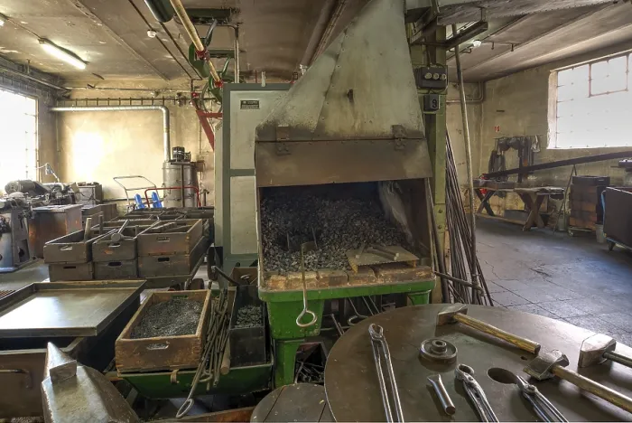 Gerahmter Druck : Schmiede in einem Schmiedehammer, Industriemuseum. Gerahmter Druck : Schmiede in einem Schmiedehammer, Industriemuseum.
