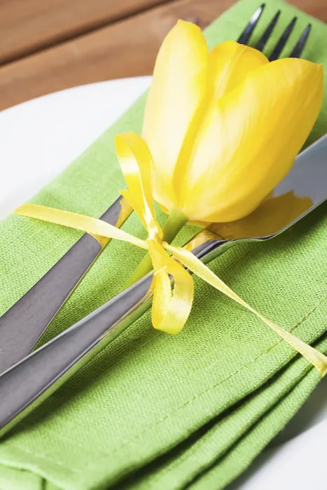 Gerahmter Druck : Gabel und Messer und Teller, serviert zum Abendessen. Gerahmter Druck : Gabel und Messer und Teller, serviert zum Abendessen.