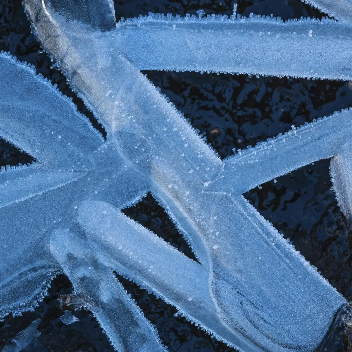 Gerahmter Druck : Eisformen in einem Teich, Eiskristalle, Frost, Winter auf dem Goldenstedter Moor, Deutschland Gerahmter Druck : Eisformen in einem Teich, Eiskristalle, Frost, Winter auf dem Goldenstedter Moor, Deutschland