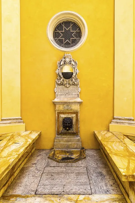 Gerahmter Druck : Brunnen mit Marmorumrandung, Siena. Gerahmter Druck : Brunnen mit Marmorumrandung, Siena.