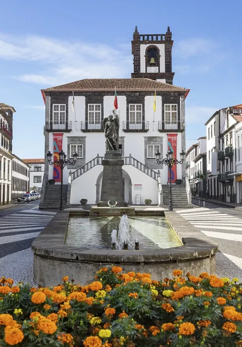 Gerahmter Druck : Brunnen auf dem Rathausplatz Gerahmter Druck : Brunnen auf dem Rathausplatz