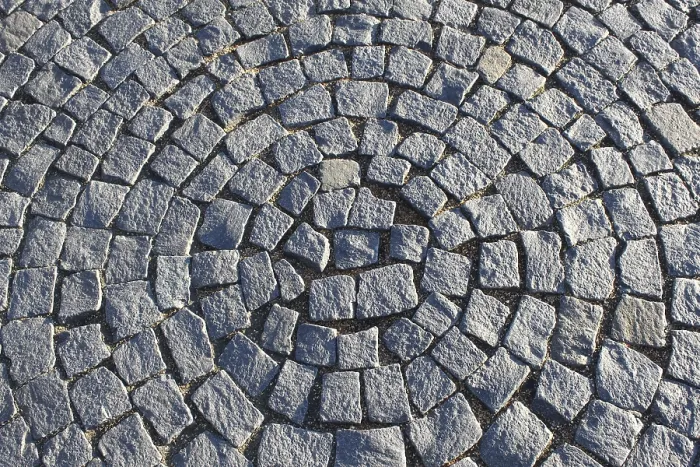 Gerahmter Druck : Ein Fragment einer Pflasterung in Form eines Kreises. Gerahmter Druck : Ein Fragment einer Pflasterung in Form eines Kreises.