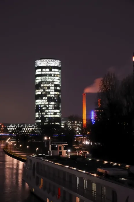 Gerahmter Druck : Frankfurt, Abend, Hochhaus Gerahmter Druck : Frankfurt, Abend, Hochhaus